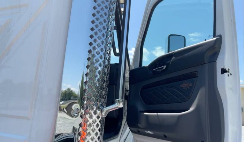 
								2025 International HX620 Day Cab Semi Truck Tractor Cummins full									