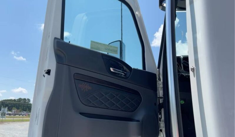 
								2025 International HX620 Day Cab Semi Truck Tractor Cummins full									