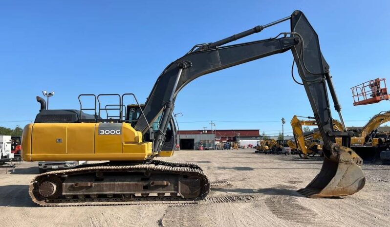 
								2017 John Deere 300G Hydraulic Excavator Enclosed Cab AC Aux Hyd Bucket full									