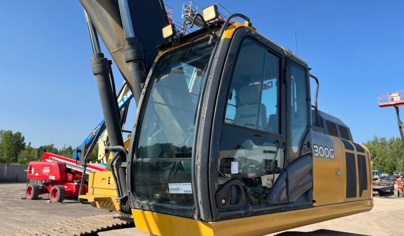 
								2017 John Deere 300G Hydraulic Excavator Enclosed Cab AC Aux Hyd Bucket full									