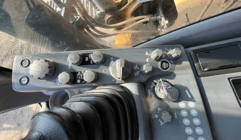 
								2017 John Deere 300G Hydraulic Excavator Enclosed Cab AC Aux Hyd Bucket full									