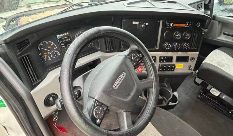 
								2020 Freightliner Cascadia TA Sleeper Truck Tractor Detroit full									