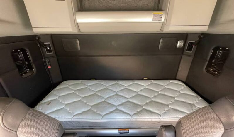 
								2024 Kenworth T680 TA Mid Roof Sleeper Truck Tractor Paccar MX-13 AT full									