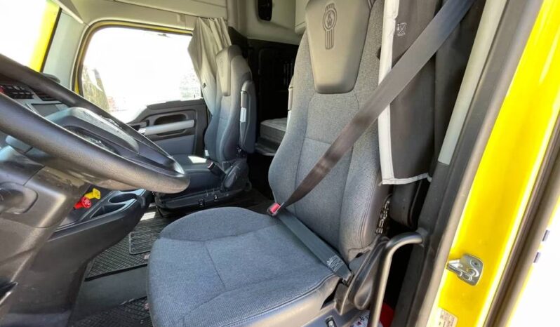 
								2024 Kenworth T680 TA Mid Roof Sleeper Truck Tractor Paccar MX-13 AT full									