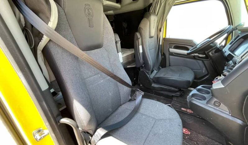 
								2024 Kenworth T680 TA Mid Roof Sleeper Truck Tractor Paccar MX-13 AT full									