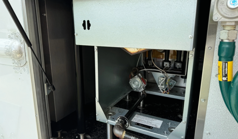 
								2023 Ford F59 Step Van Food Truck, 28′ full									