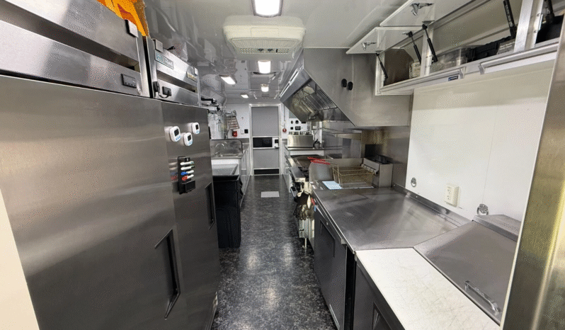 
								2023 Ford F59 Step Van Food Truck, 28′ full									