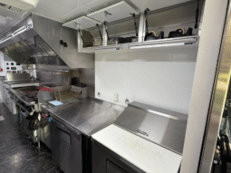 
										2023 Ford F59 Step Van Food Truck, 28′ full									