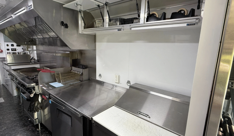 
								2023 Ford F59 Step Van Food Truck, 28′ full									