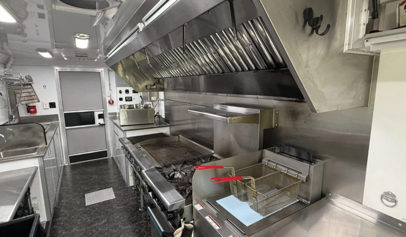 
								2023 Ford F59 Step Van Food Truck, 28′ full									