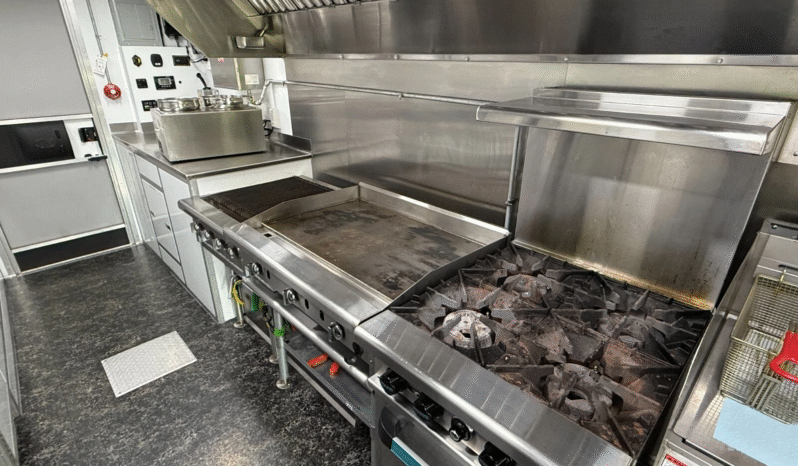 
								2023 Ford F59 Step Van Food Truck, 28′ full									