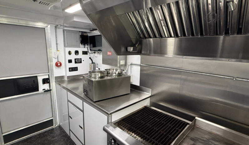 
								2023 Ford F59 Step Van Food Truck, 28′ full									