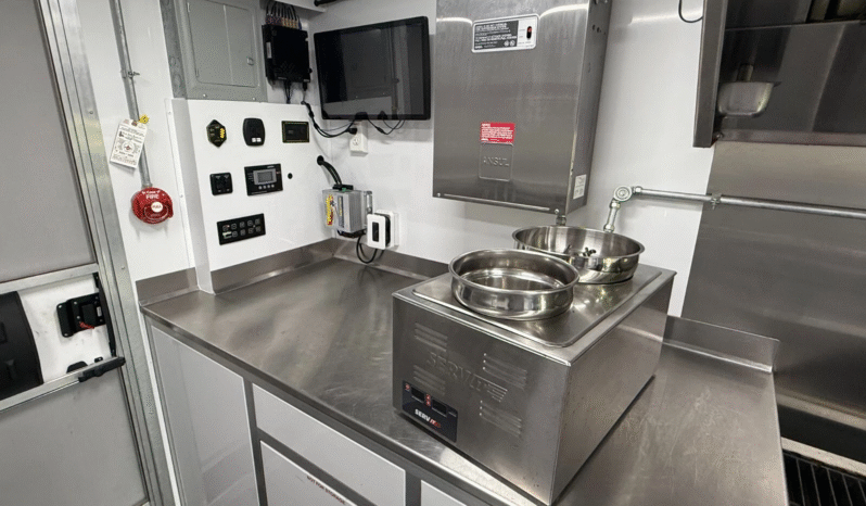 
								2023 Ford F59 Step Van Food Truck, 28′ full									