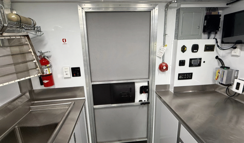 
								2023 Ford F59 Step Van Food Truck, 28′ full									