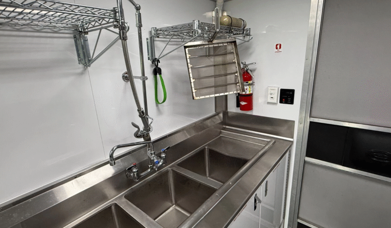 
								2023 Ford F59 Step Van Food Truck, 28′ full									