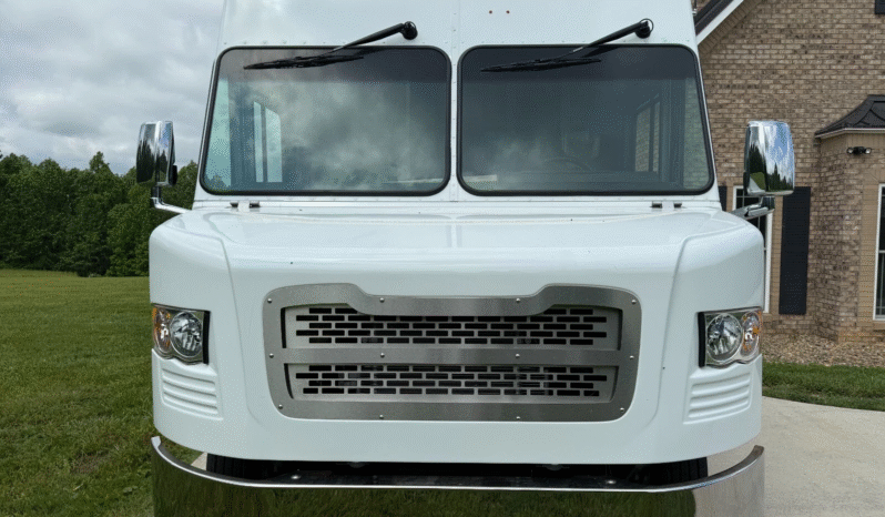
								2023 Ford F59 Step Van Food Truck, 28′ full									
