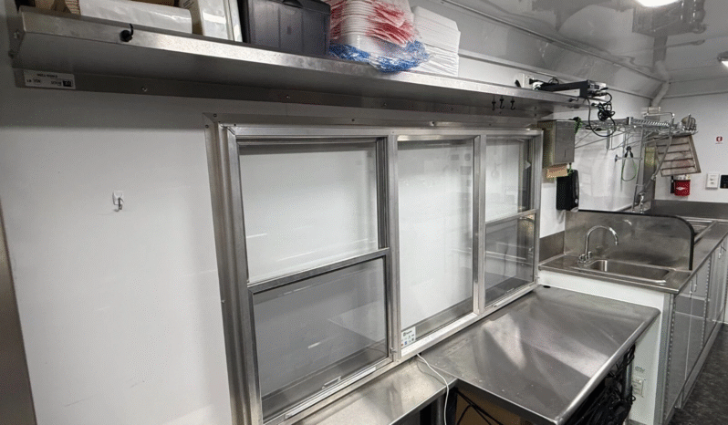 
								2023 Ford F59 Step Van Food Truck, 28′ full									