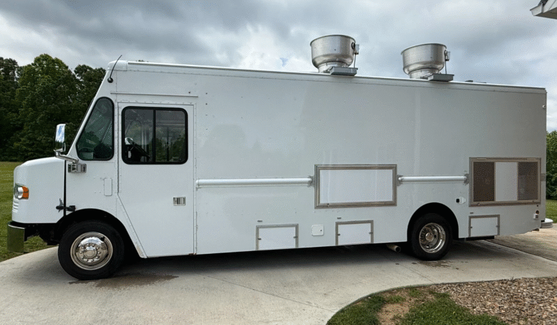 
								2023 Ford F59 Step Van Food Truck, 28′ full									