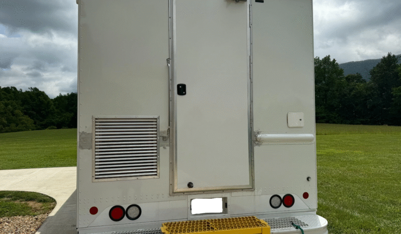 
								2023 Ford F59 Step Van Food Truck, 28′ full									