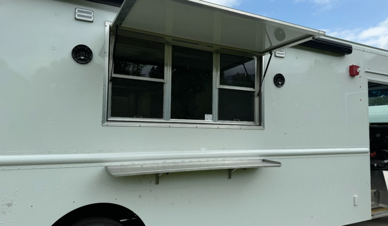 
								2023 Ford F59 Step Van Food Truck, 28′ full									